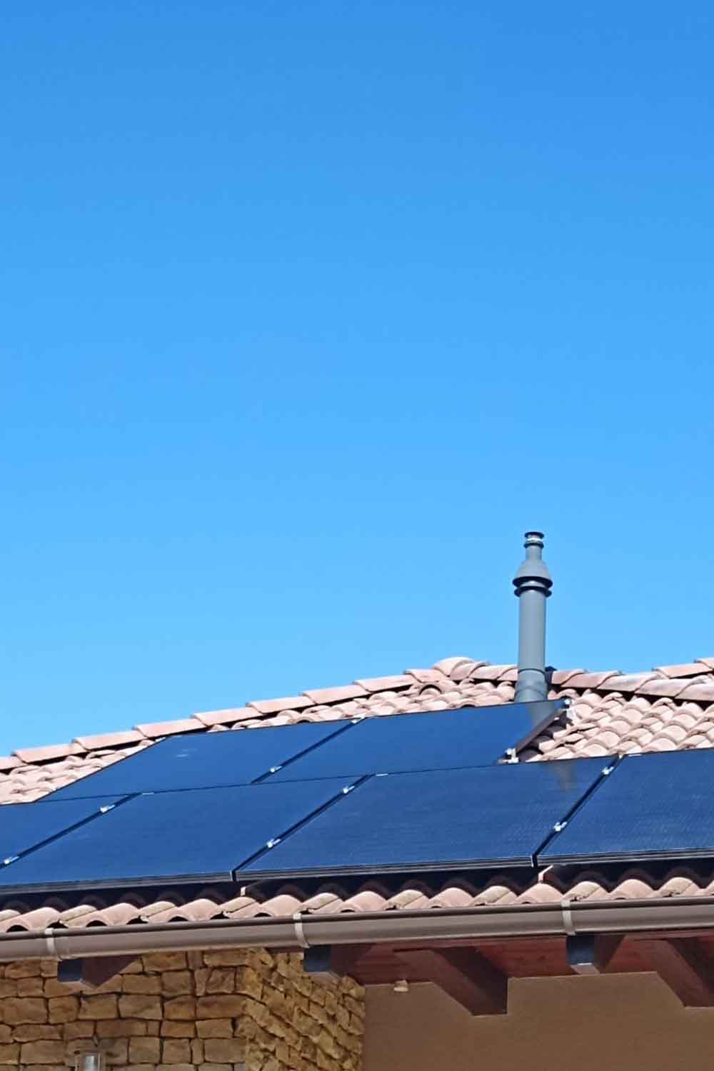 Ultra Black Solar Panel with Long-Term Warranty