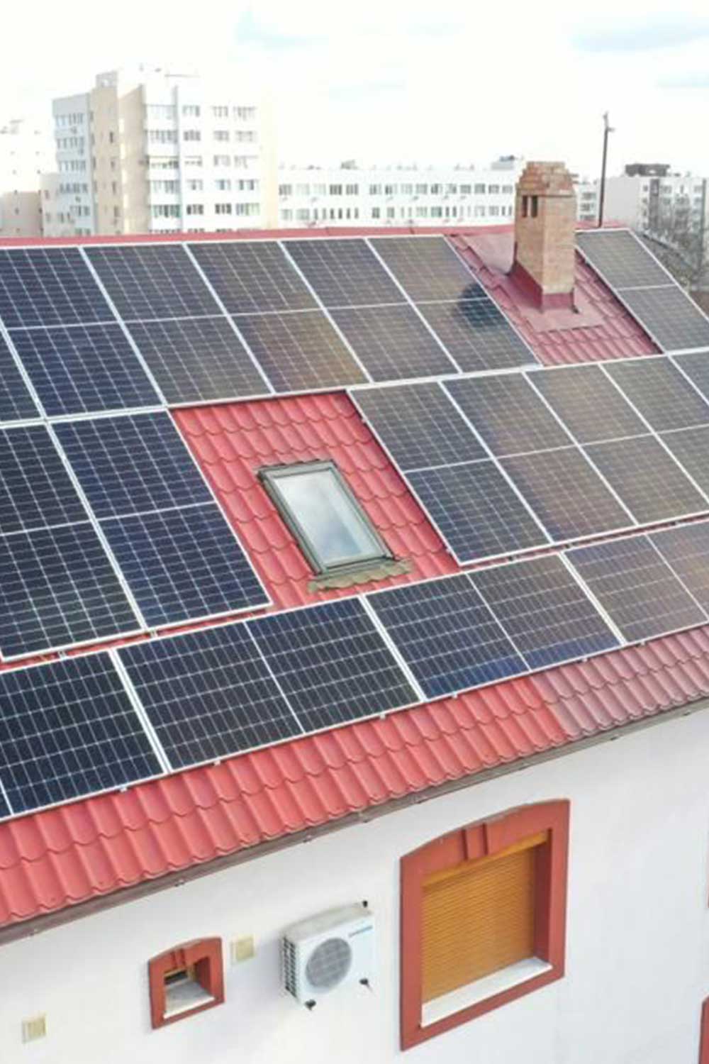 Solar panel for rooftop application