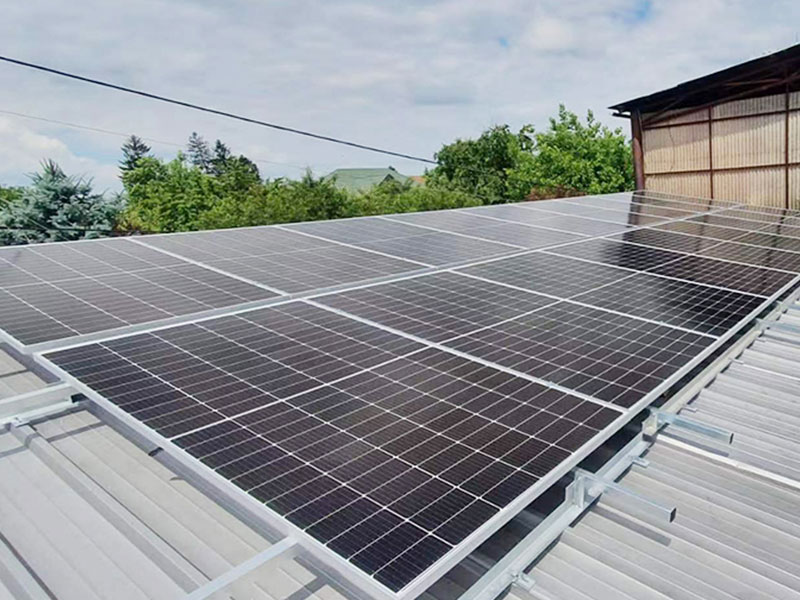Photovoltaic system solutions for households